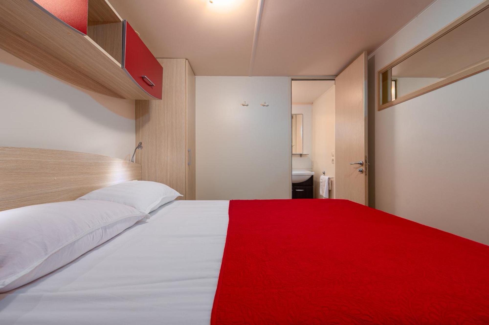 Camp Mrkva Mobile Homes With Pool Sukošan Eksteriør billede