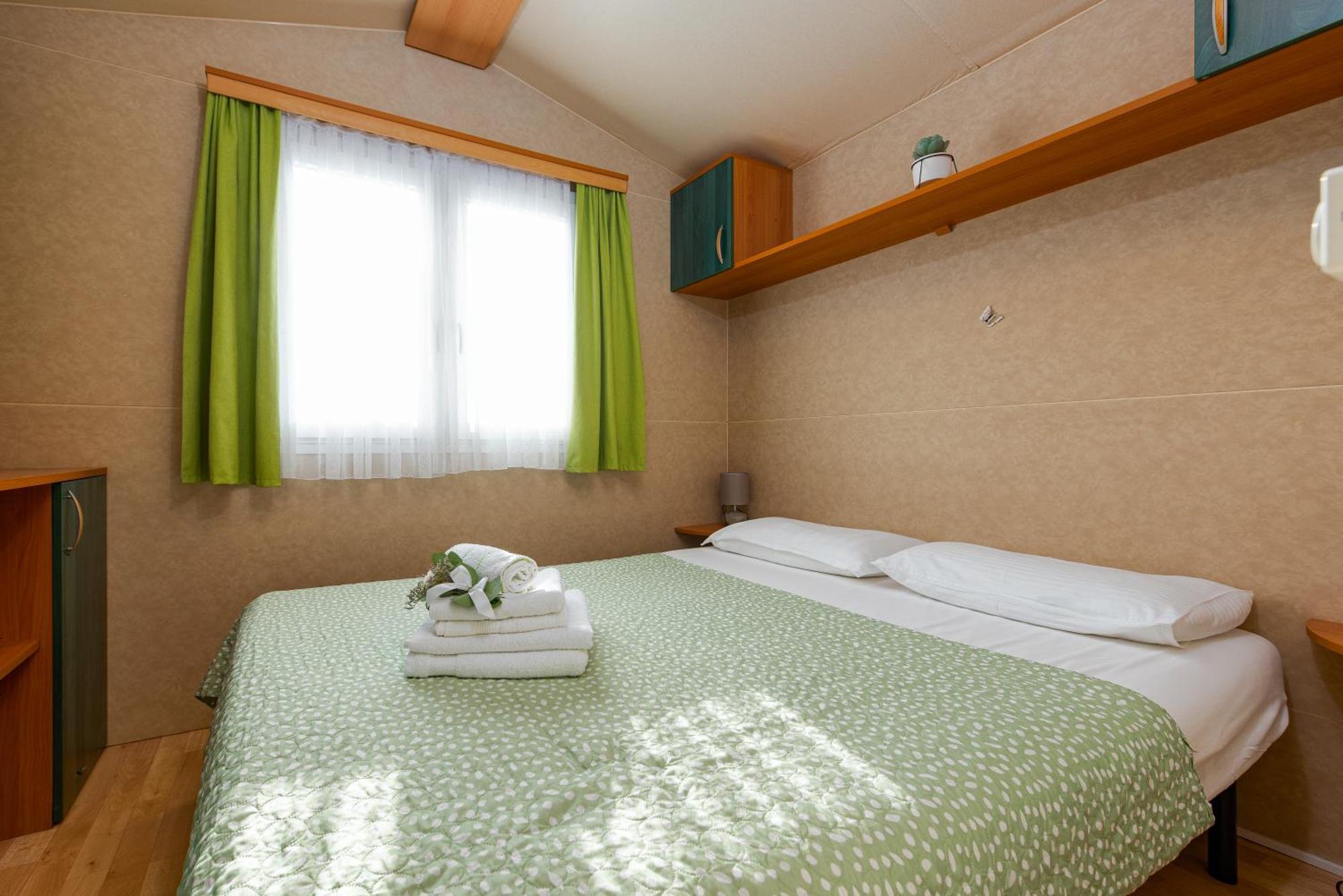 Camp Mrkva Mobile Homes With Pool Sukošan Eksteriør billede