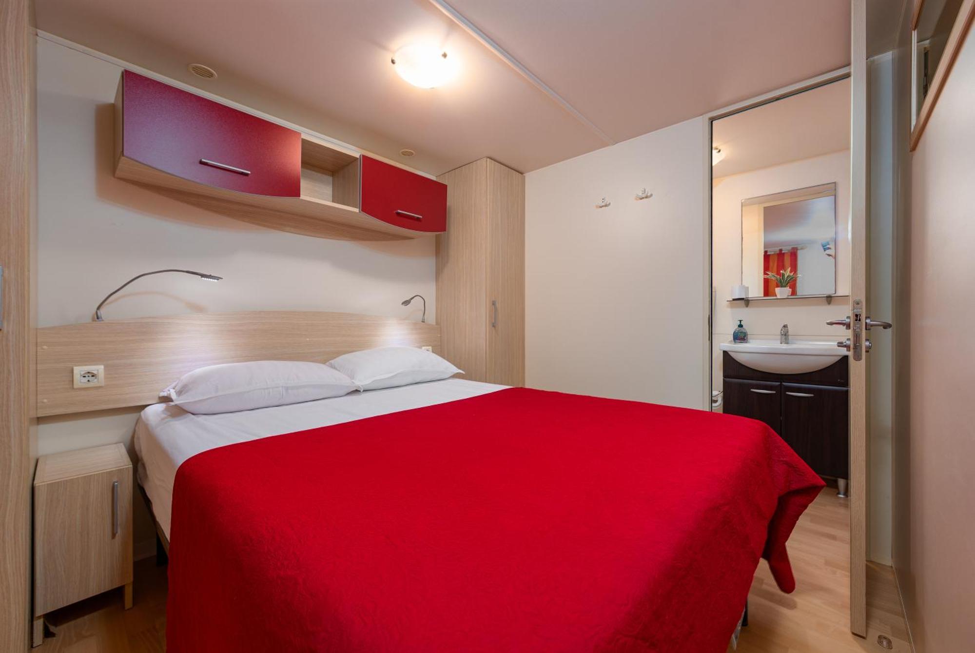 Camp Mrkva Mobile Homes With Pool Sukošan Værelse billede