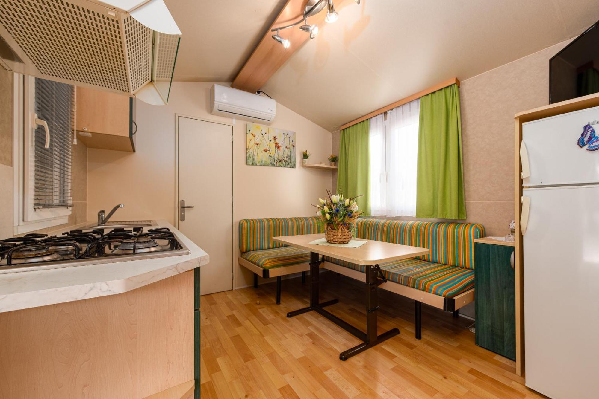 Camp Mrkva Mobile Homes With Pool Sukošan Værelse billede